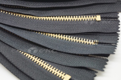 18см молнии джинсовые №322 черный авт. т4 латунь - купить в Назрани. Цена: 28.62 руб.